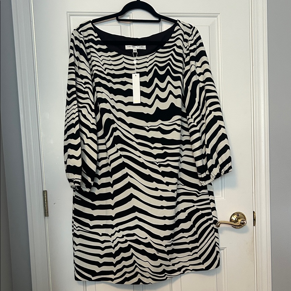 Trina Turk Monochrome Wave Pattern Tunic